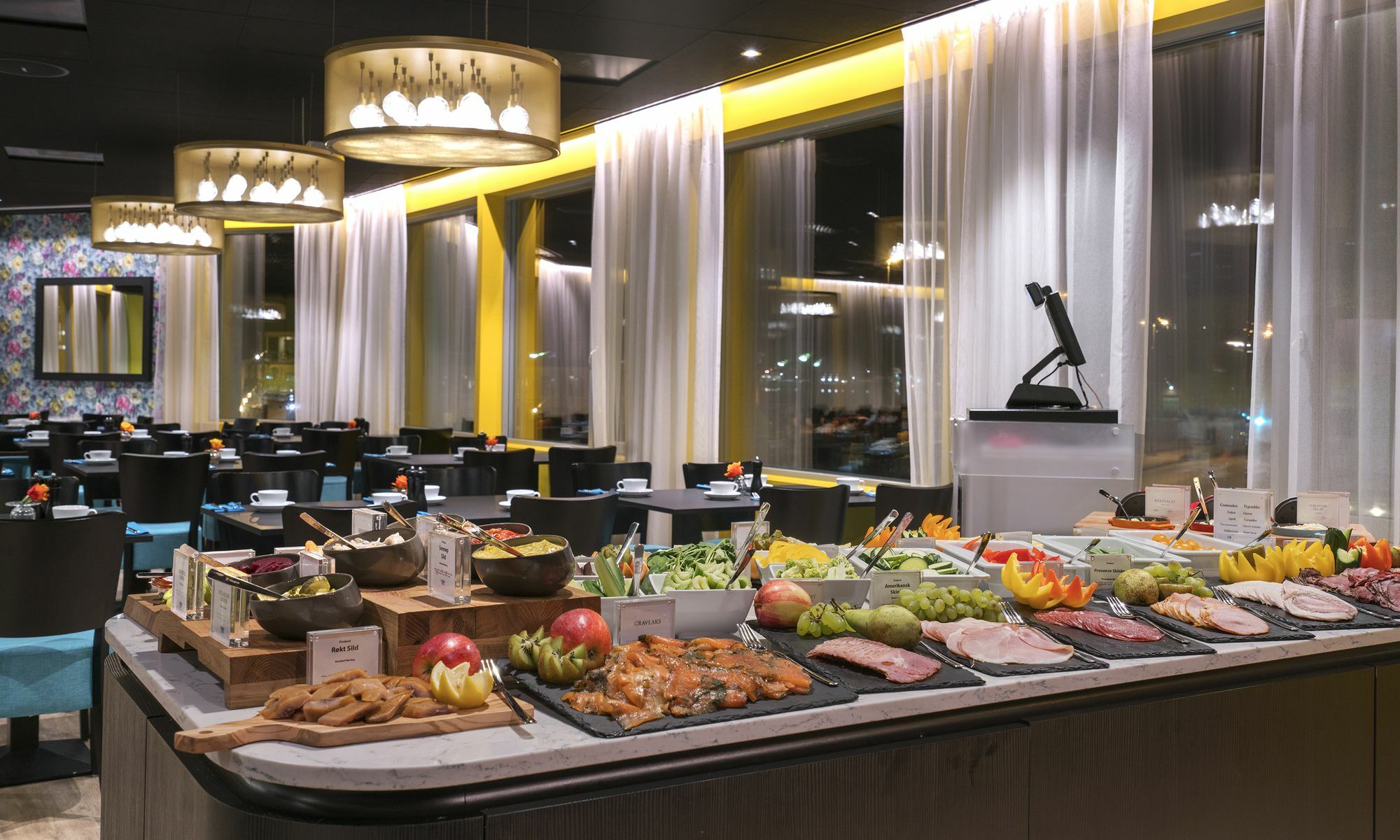 Thon Hotel Харстад Екстериор снимка